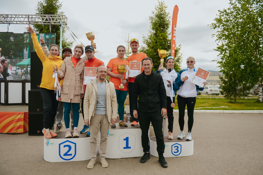 Оранжевый забег пьедестал.jpg